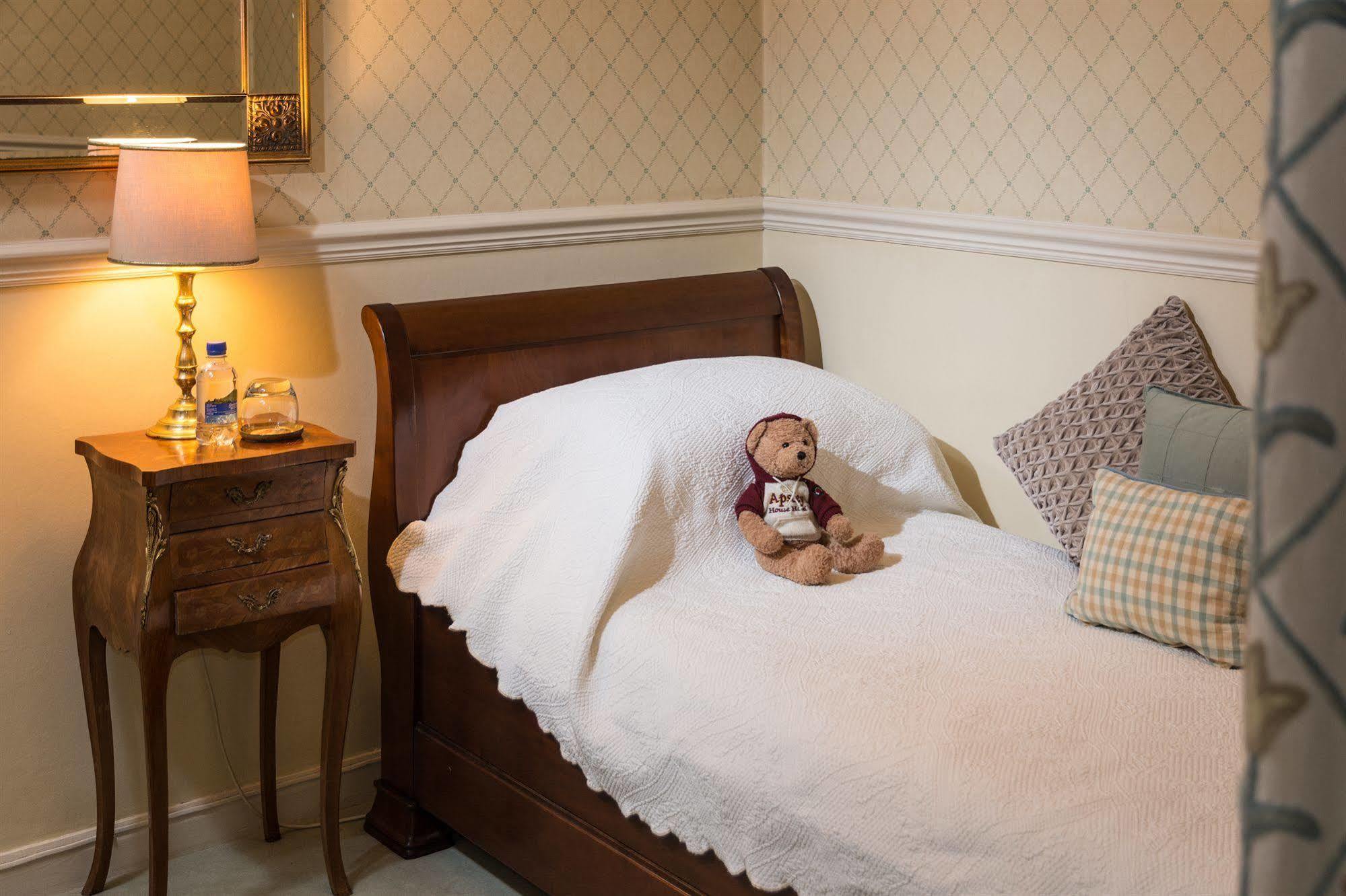 Apsley House Bed & Breakfast บาธ ภายนอก รูปภาพ