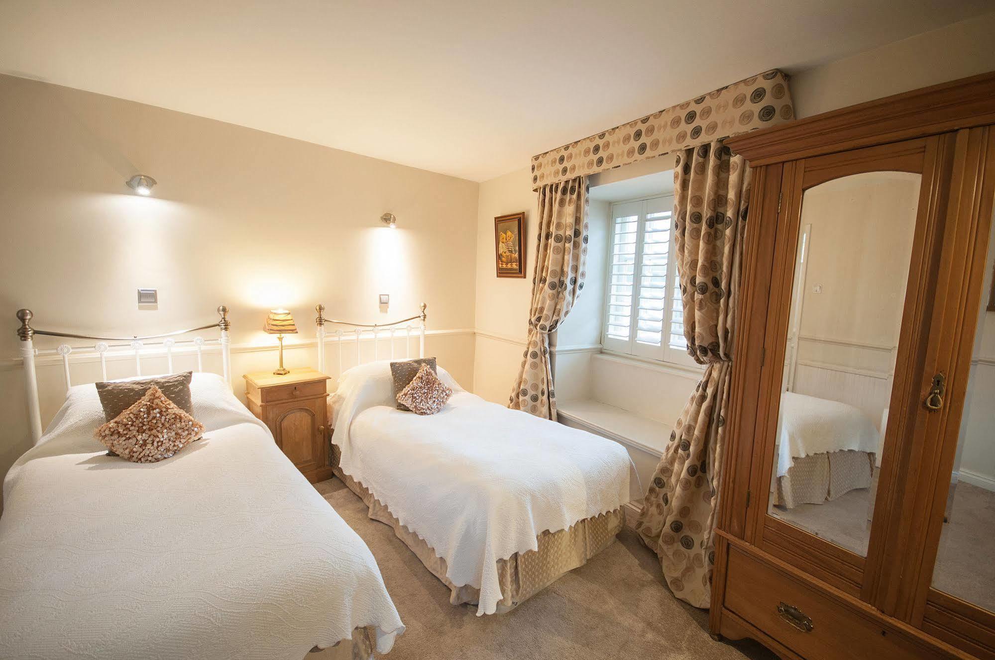 Apsley House Bed & Breakfast บาธ ภายนอก รูปภาพ