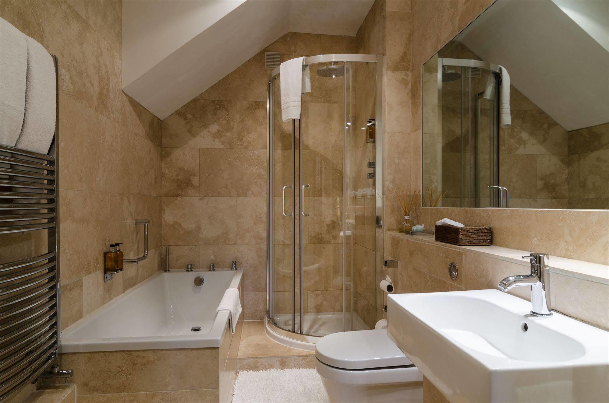 Apsley House Bed & Breakfast บาธ ภายนอก รูปภาพ