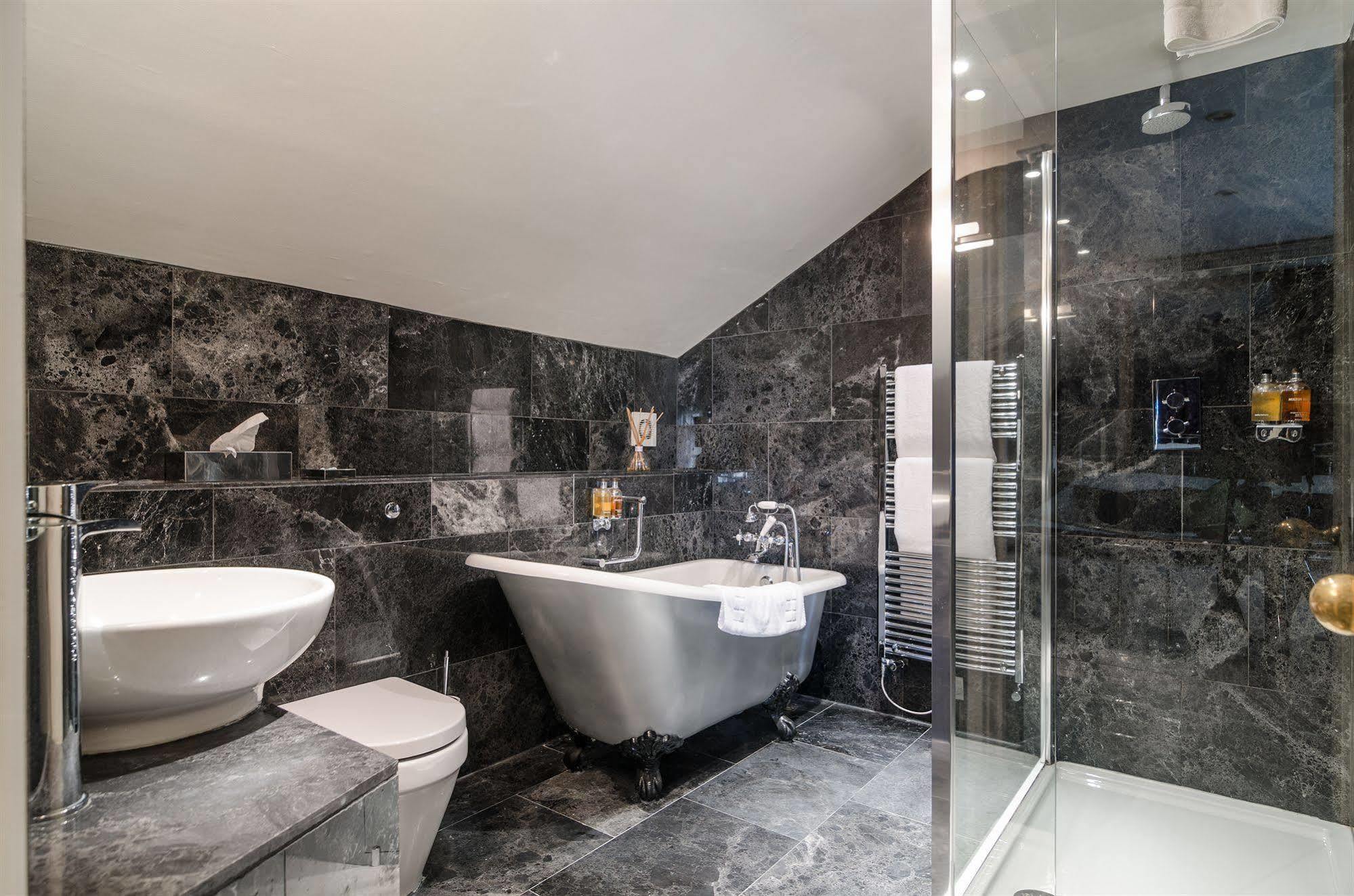 Apsley House Bed & Breakfast บาธ ภายนอก รูปภาพ