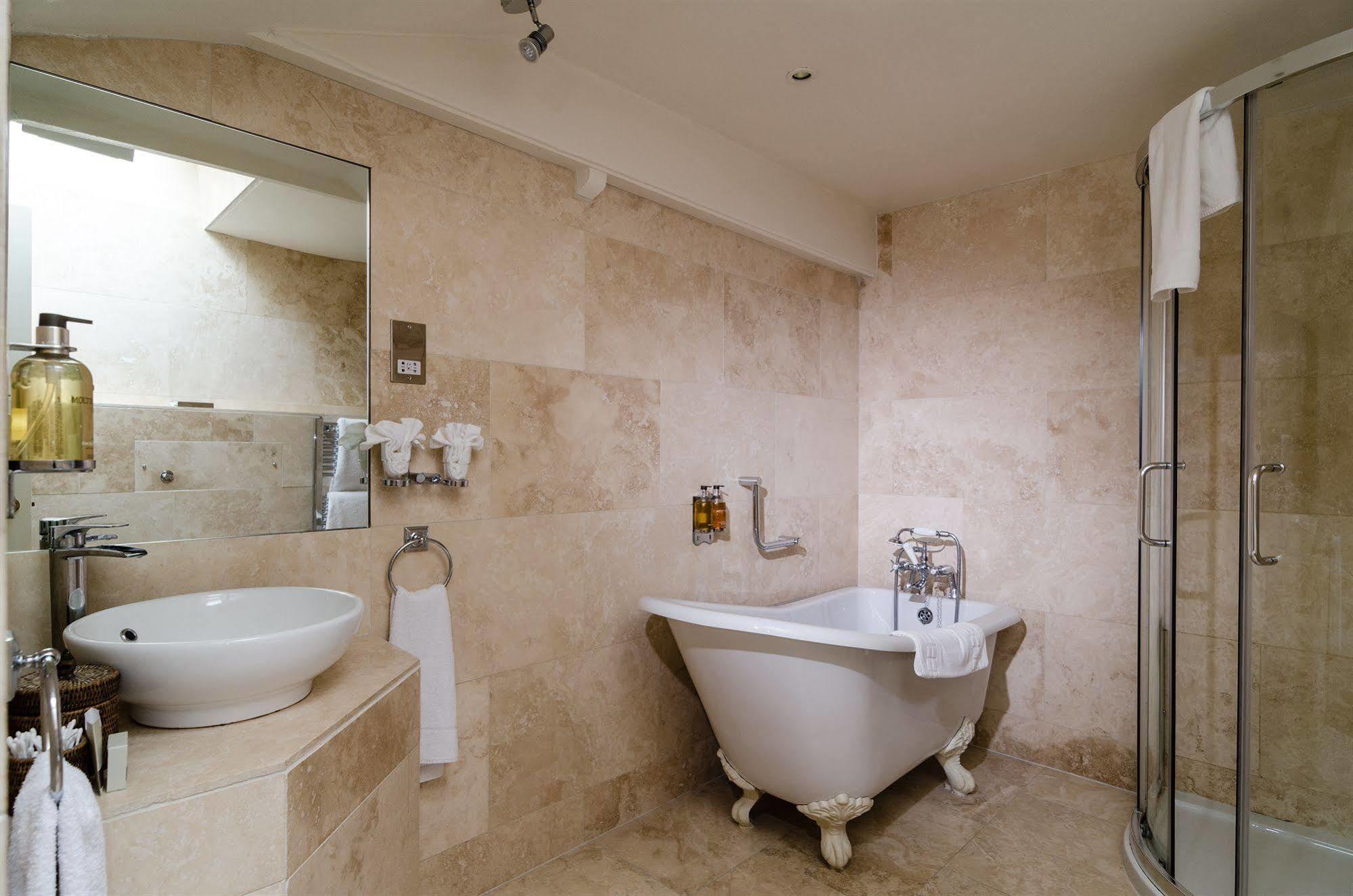Apsley House Bed & Breakfast บาธ ภายนอก รูปภาพ