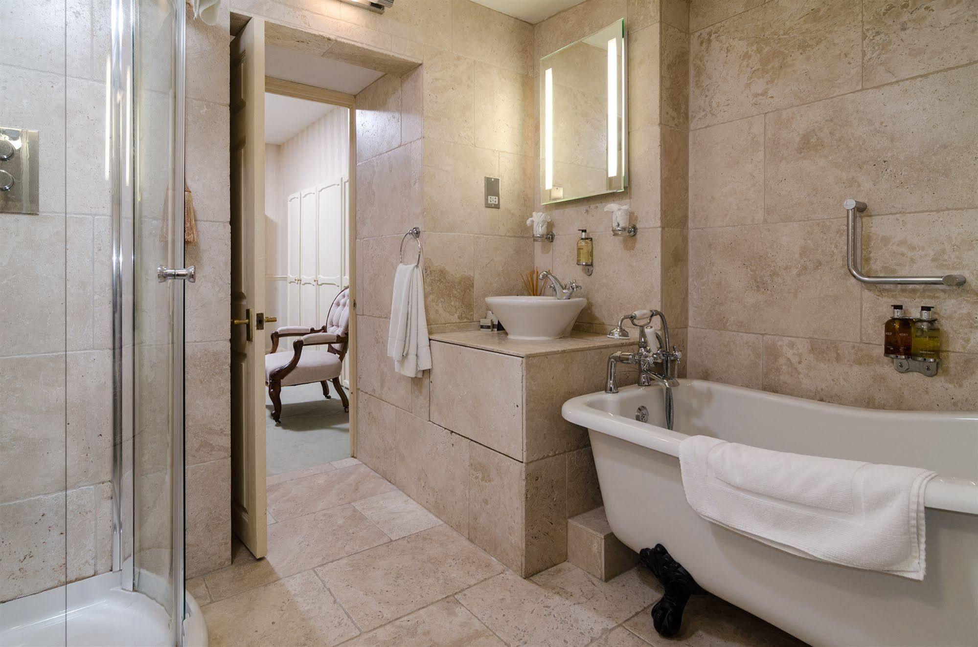 Apsley House Bed & Breakfast บาธ ภายนอก รูปภาพ