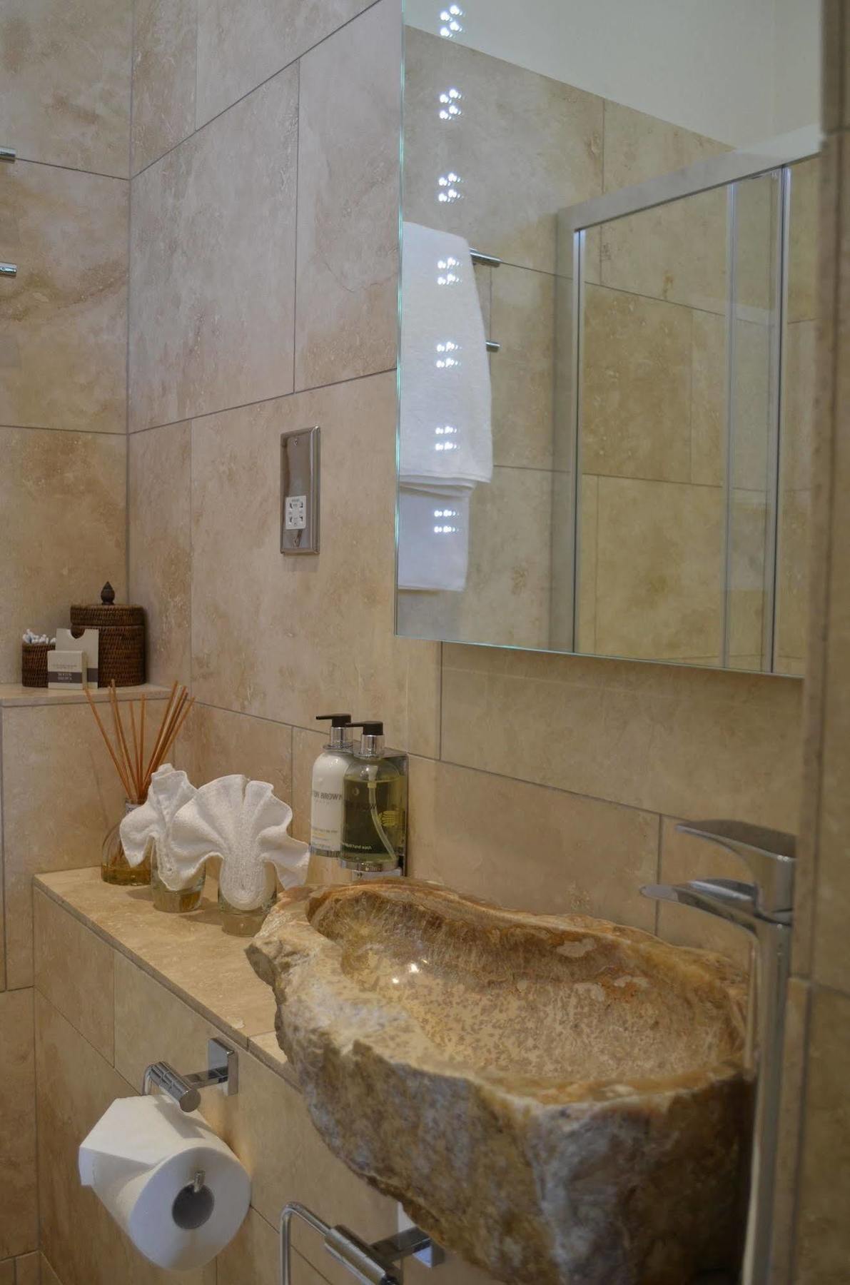 Apsley House Bed & Breakfast บาธ ภายนอก รูปภาพ